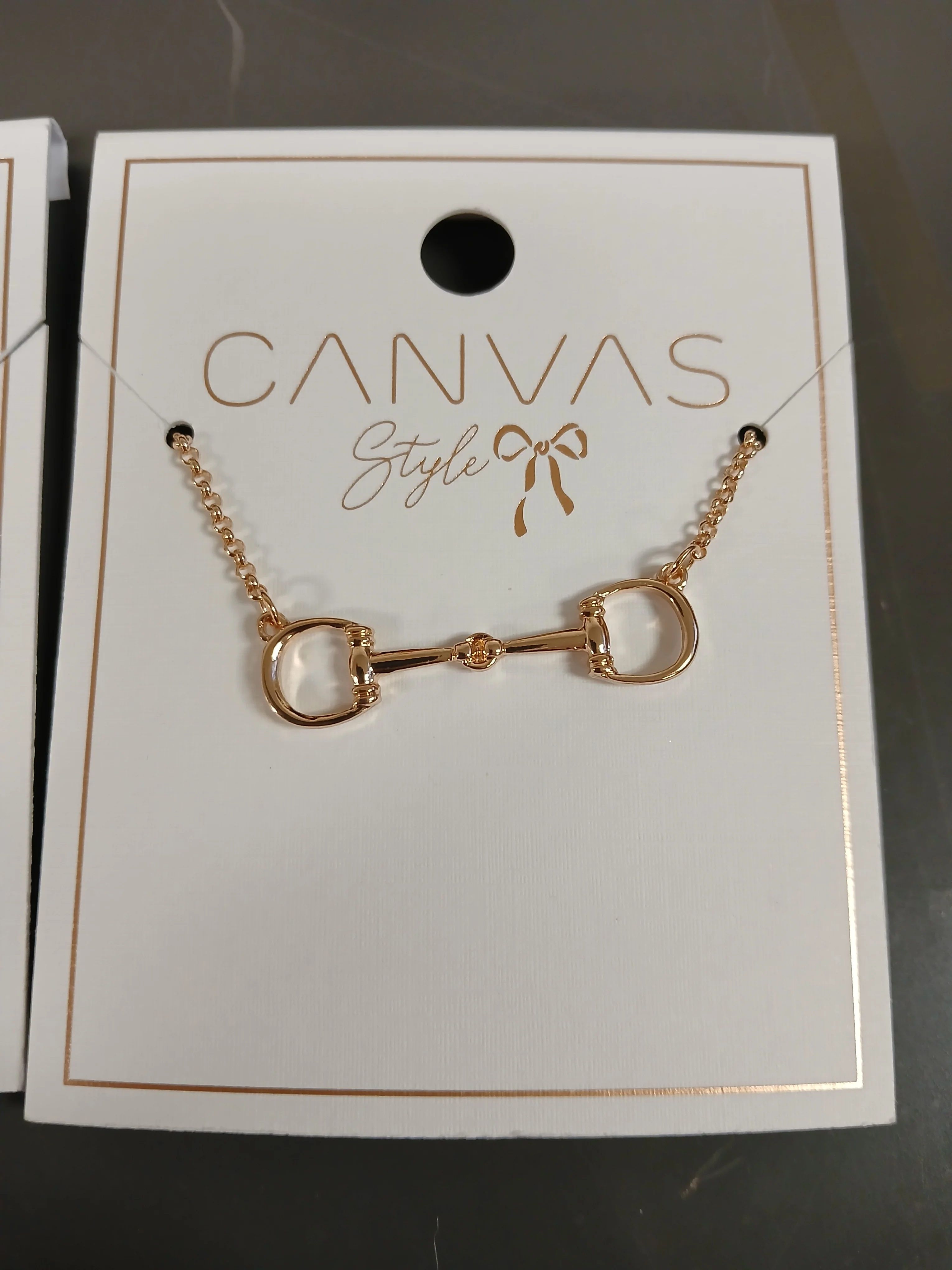 Roux Horsebit Necklace | Effortless Elegance in Shiny Gold - Image 4
