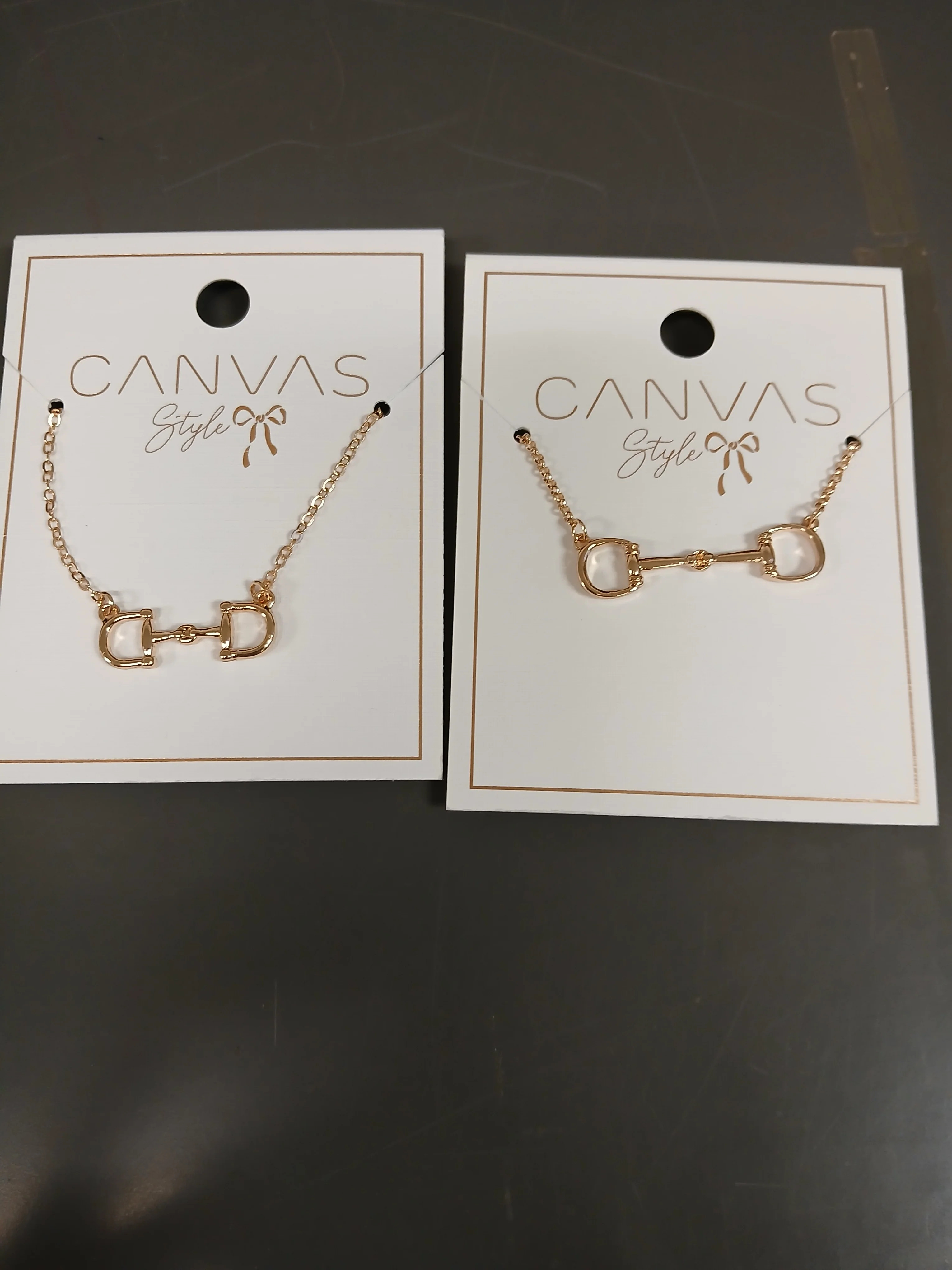 Roux Horsebit Necklace | Effortless Elegance in Shiny Gold - Image 5